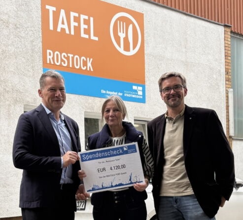 Übergabe einer Spende von Rostock Port an die Tafel